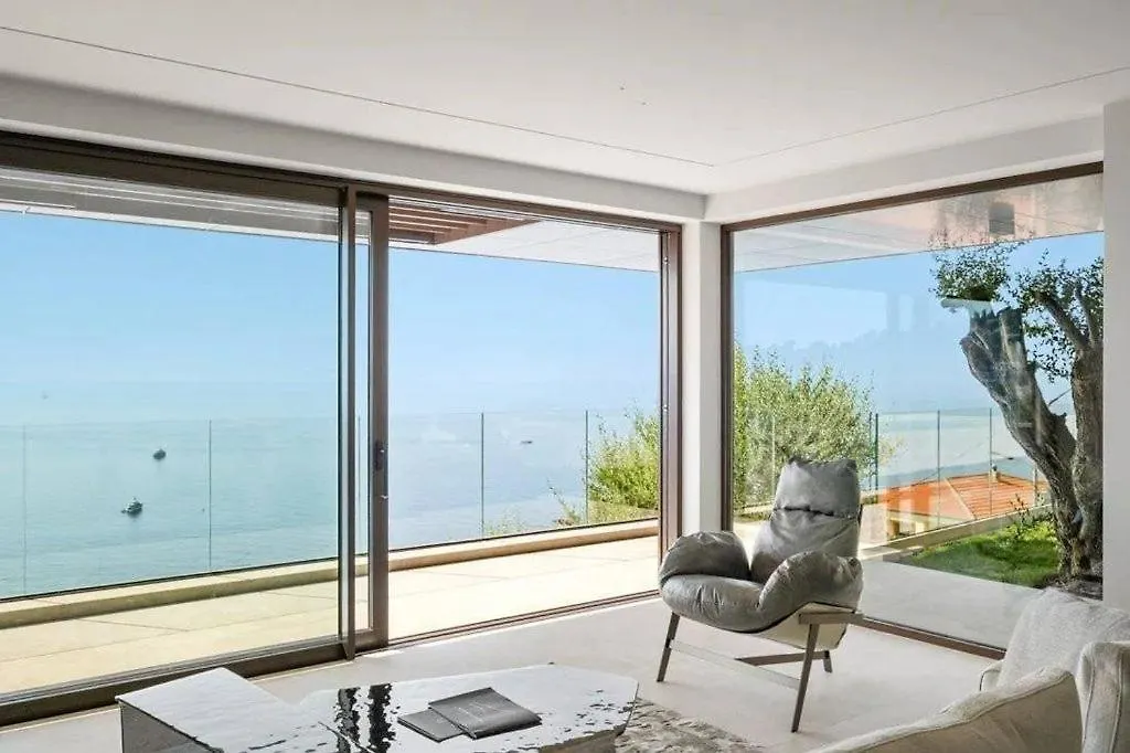 로퀴에브륀캡마르탱 Unique Sea View - Parking 아파트