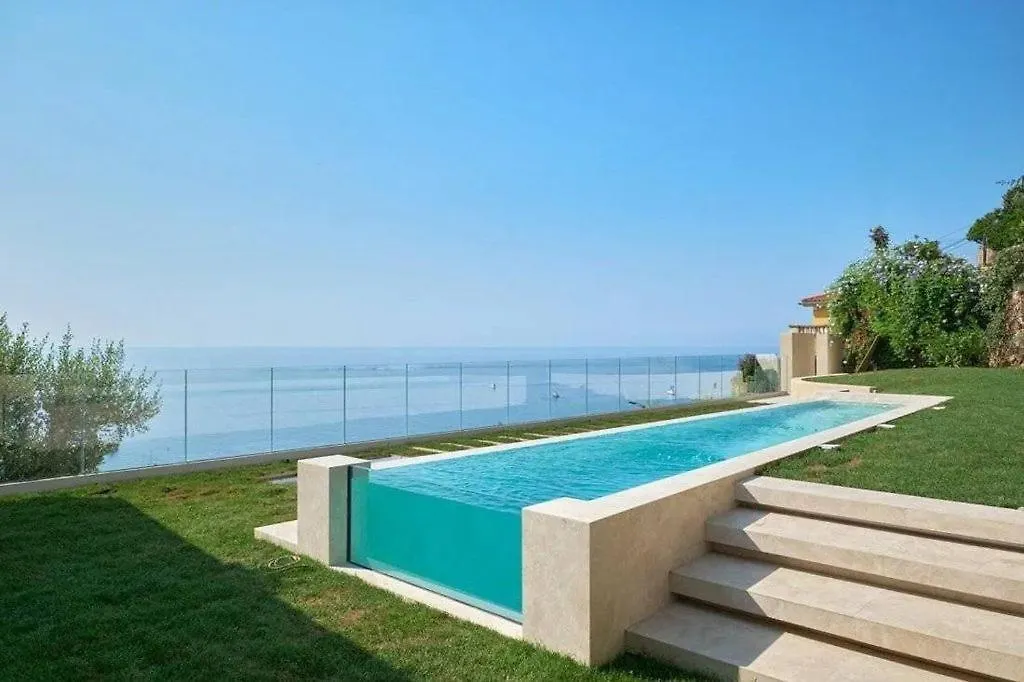 로퀴에브륀캡마르탱 Unique Sea View - Parking 아파트